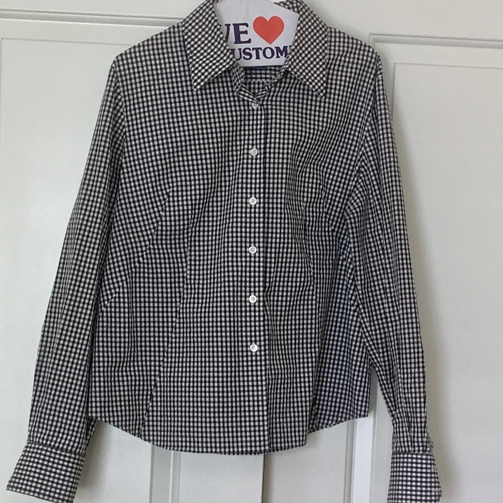 Facconable black and white check blouse